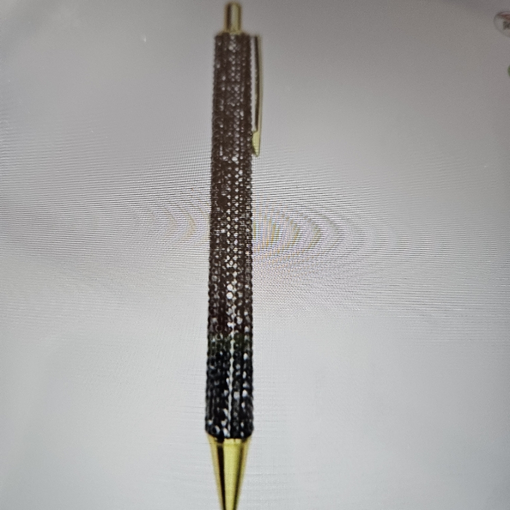 DIVAS LiMiTED Black and Gold Pen